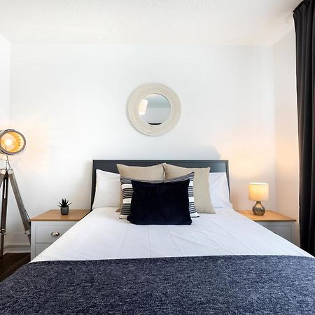 1-Bedroom Apartment With A Private Garden, Beach 5-Min Walk Weymouth Habitación foto